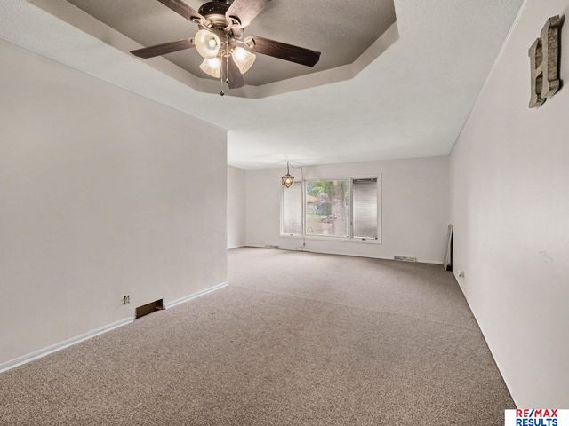 11426 Grand Circle, Omaha, NE 68164
