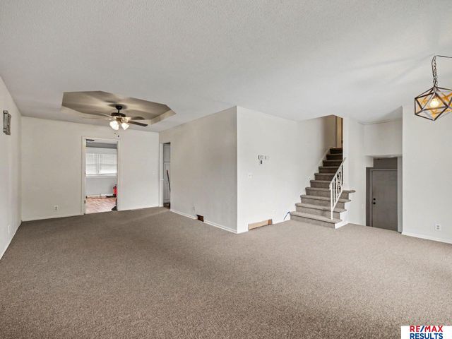 11426 Grand Circle, Omaha, NE 68164
