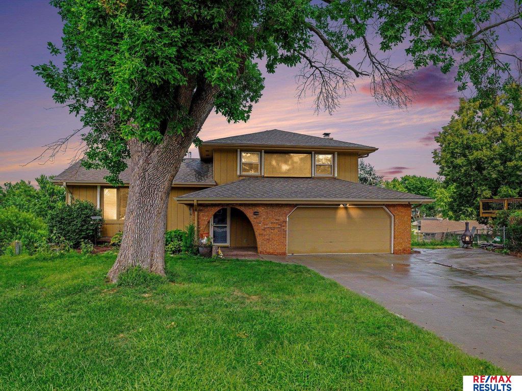 11426 Grand Circle, Omaha, NE 68164