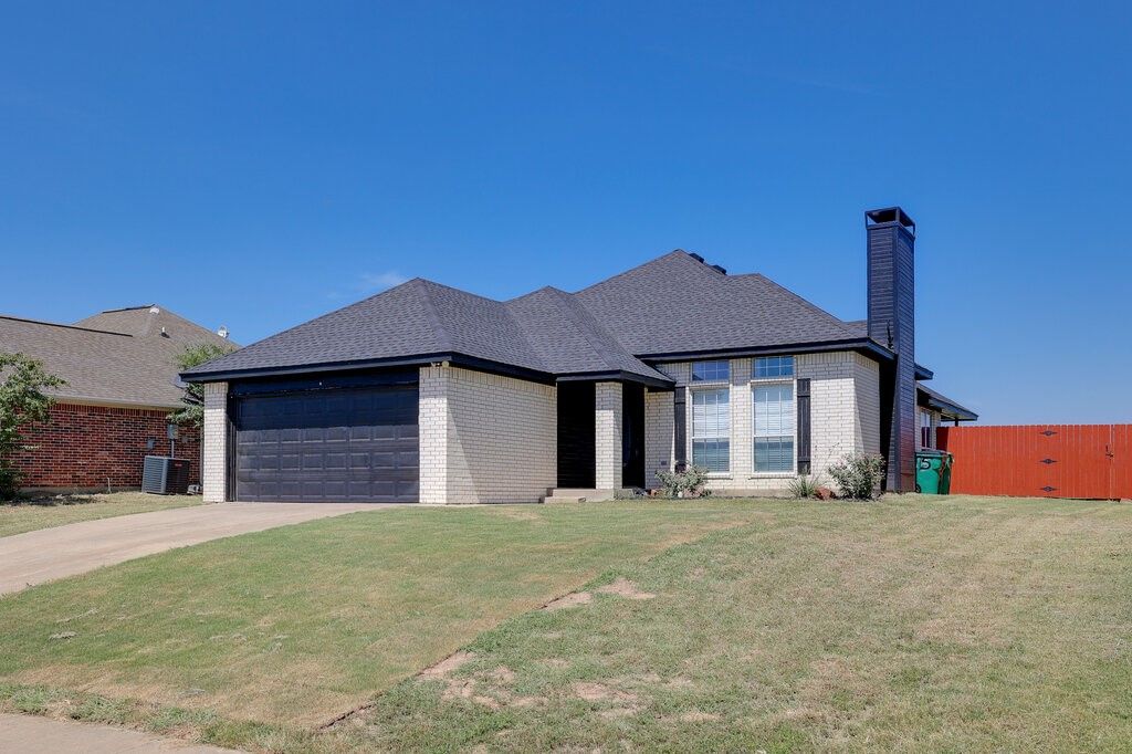 115 Chambers Creek Circle, Maypearl, TX 76064