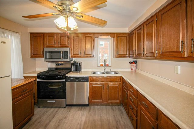 164 Gill Hall Rd, Jefferson Hills, PA 15025
