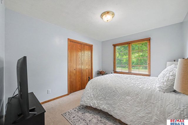 16605 Timberlane Drive, Omaha, NE 68136