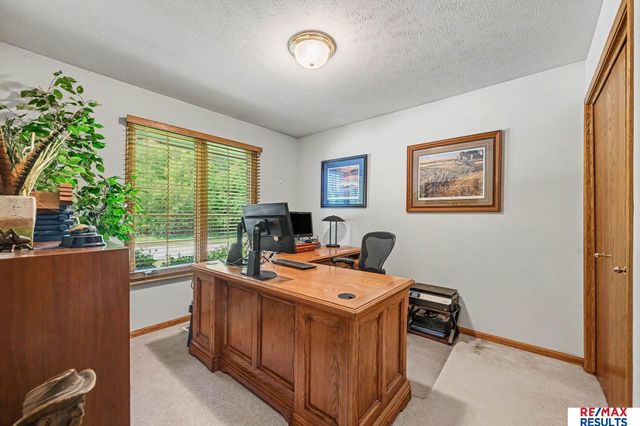 16605 Timberlane Drive, Omaha, NE 68136