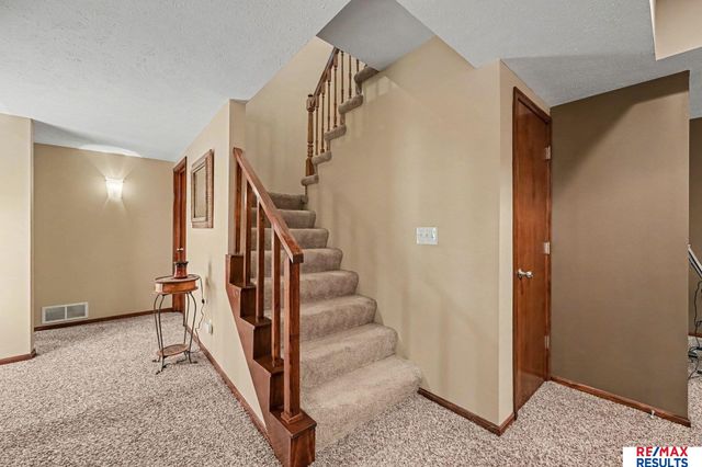 16605 Timberlane Drive, Omaha, NE 68136