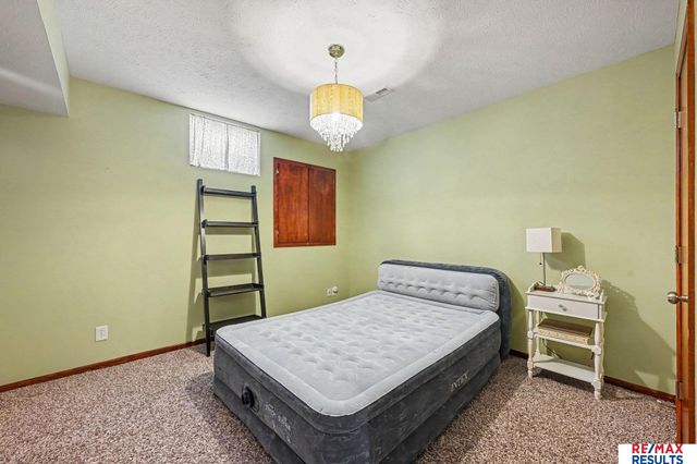 16605 Timberlane Drive, Omaha, NE 68136