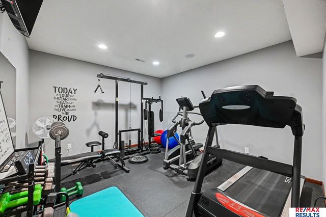 16605 Timberlane Drive, Omaha, NE 68136