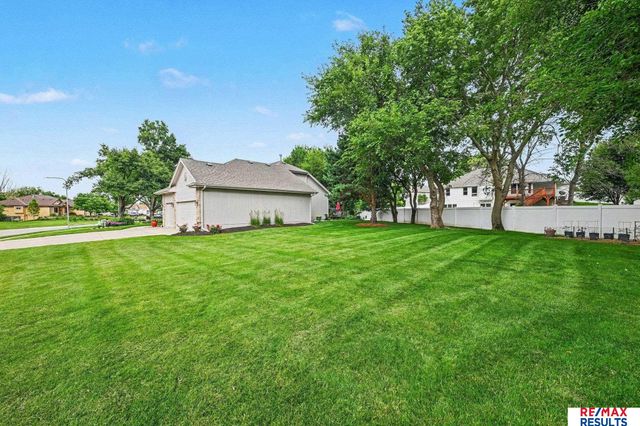 16605 Timberlane Drive, Omaha, NE 68136