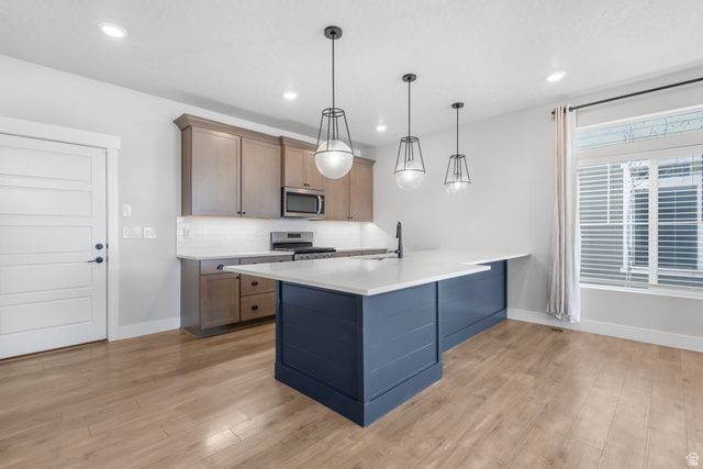 186 S RIVERSIDE DR, Saratoga Springs, UT 84045