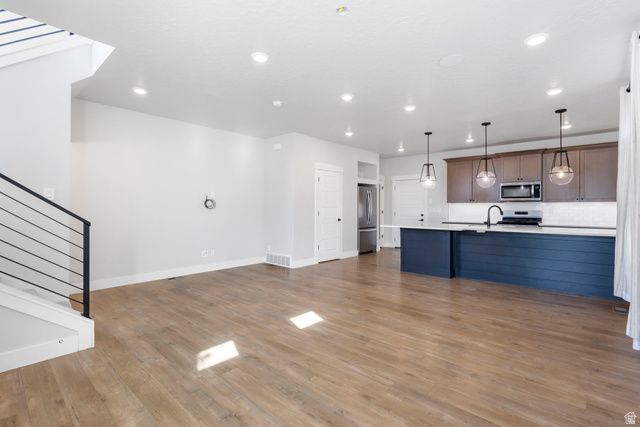 186 S RIVERSIDE DR, Saratoga Springs, UT 84045