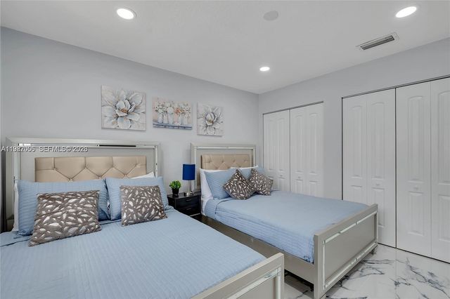 895 W 39th Pl, Hialeah, FL 33012