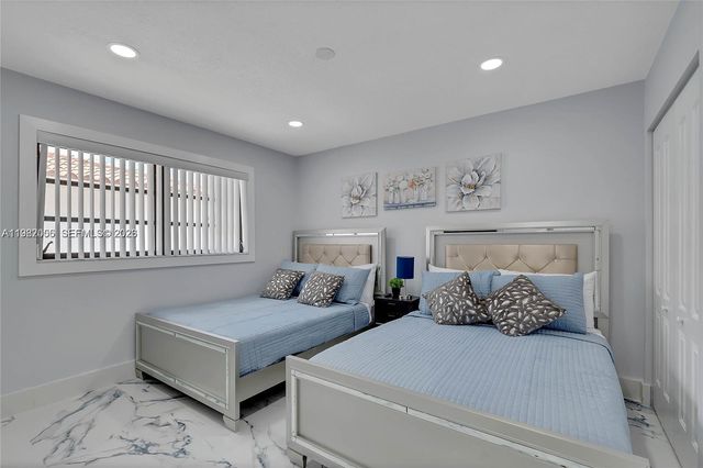 895 W 39th Pl, Hialeah, FL 33012