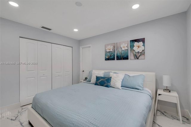 895 W 39th Pl, Hialeah, FL 33012