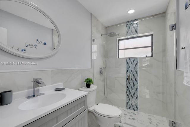 895 W 39th Pl, Hialeah, FL 33012