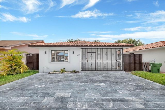 895 W 39th Pl, Hialeah, FL 33012