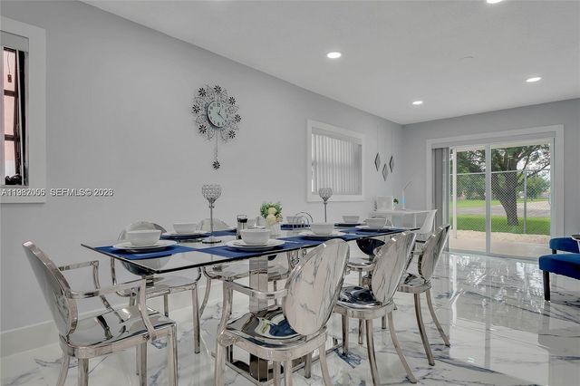 895 W 39th Pl, Hialeah, FL 33012