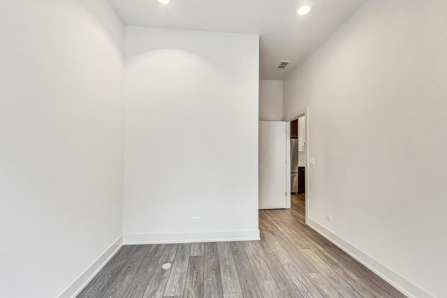 847 N Larrabee Street 3F, Chicago, IL 60610