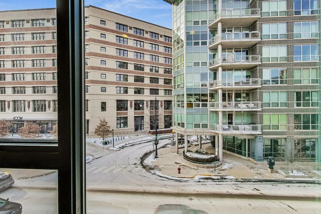 847 N Larrabee Street 3F, Chicago, IL 60610
