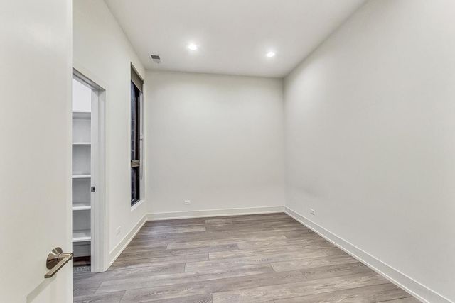 847 N Larrabee Street 3F, Chicago, IL 60610