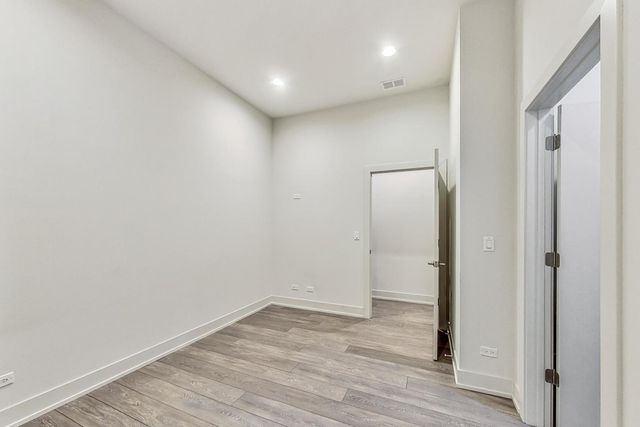 847 N Larrabee Street 3F, Chicago, IL 60610