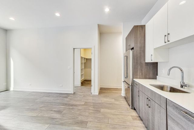 847 N Larrabee Street 3F, Chicago, IL 60610