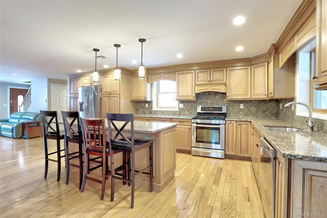 5 Raven Terrace, New City, NY 10956