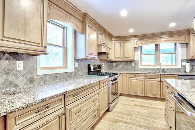 5 Raven Terrace, New City, NY 10956