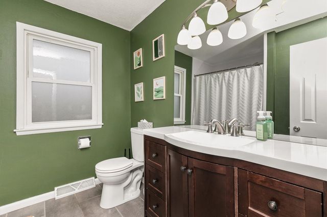 209 NE Crestmoor Place, Ankeny, IA 50021