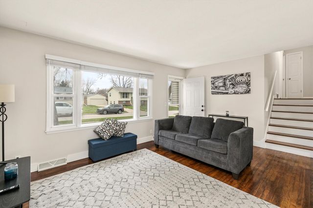 209 NE Crestmoor Place, Ankeny, IA 50021