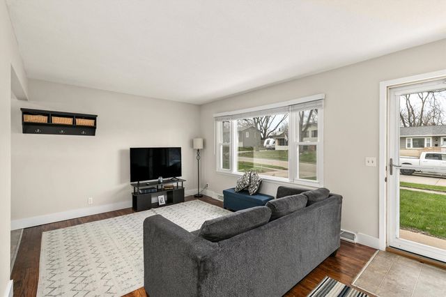 209 NE Crestmoor Place, Ankeny, IA 50021