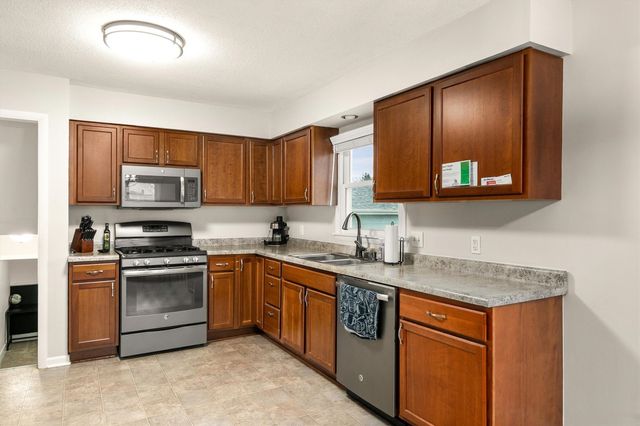 209 NE Crestmoor Place, Ankeny, IA 50021