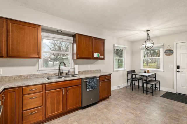 209 NE Crestmoor Place, Ankeny, IA 50021