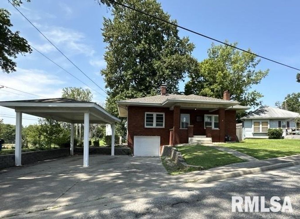 Image 1 of property listing at 623 N 12TH Street, Mt Vernon, IL 62864