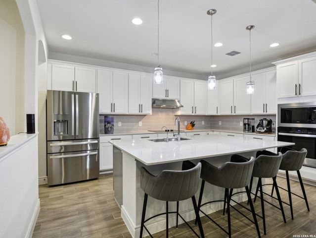 12243 Black Hat, San Antonio, TX 78254