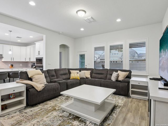 12243 Black Hat, San Antonio, TX 78254