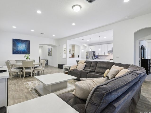 12243 Black Hat, San Antonio, TX 78254