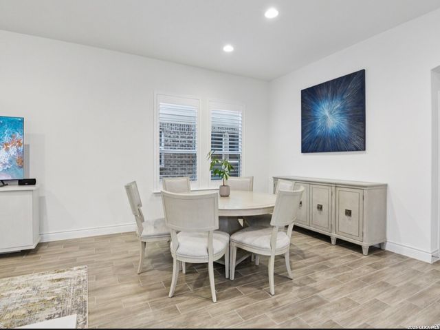 12243 Black Hat, San Antonio, TX 78254