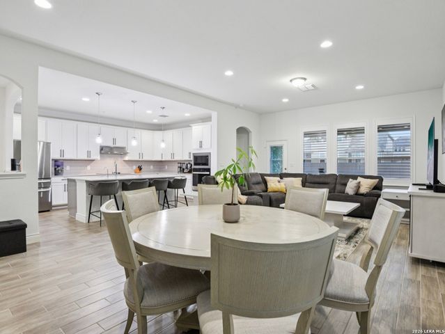 12243 Black Hat, San Antonio, TX 78254