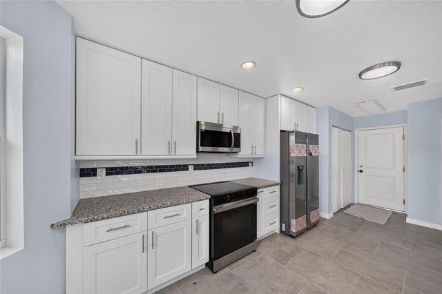 428 SW 19TH AVENUE, Cape Coral, FL 33991