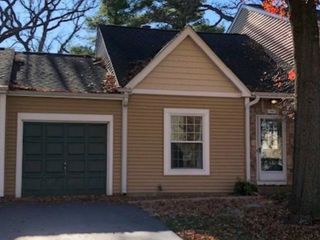 1943 Ozark Parkway 1943, Algonquin, IL 60102