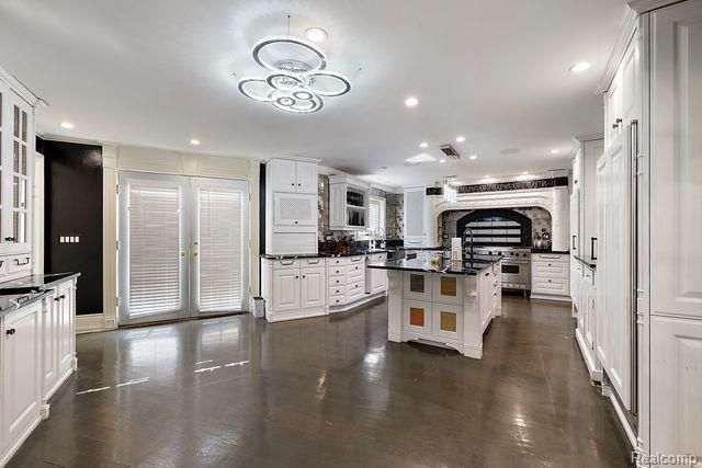 362 KESWICK Road, Bloomfield Hills, MI 48304