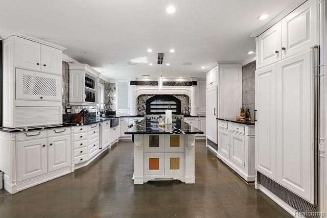 362 KESWICK Road, Bloomfield Hills, MI 48304