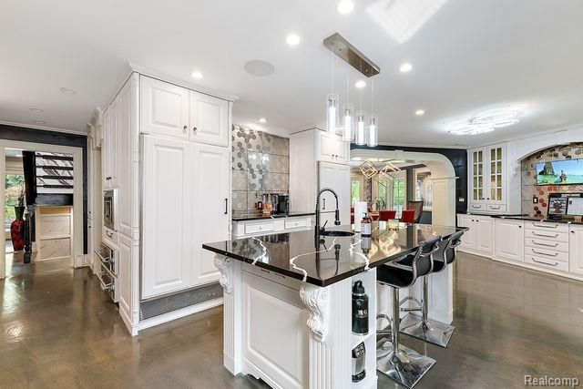 362 KESWICK Road, Bloomfield Hills, MI 48304