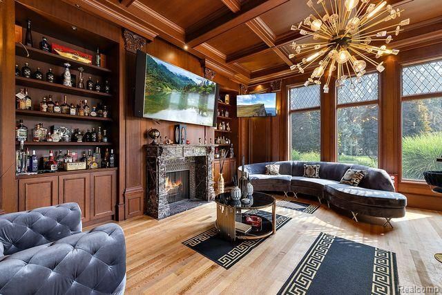 362 KESWICK Road, Bloomfield Hills, MI 48304