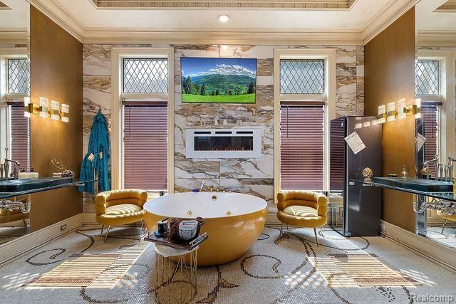 362 KESWICK Road, Bloomfield Hills, MI 48304