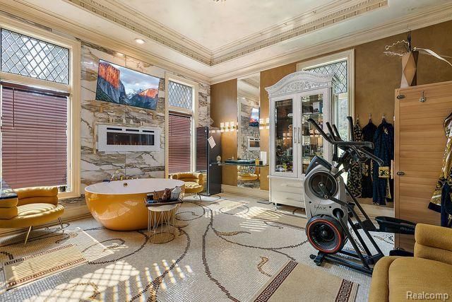 362 KESWICK Road, Bloomfield Hills, MI 48304