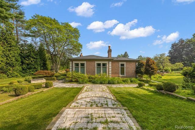 362 KESWICK Road, Bloomfield Hills, MI 48304