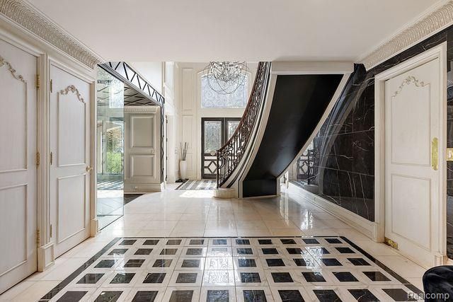 362 KESWICK Road, Bloomfield Hills, MI 48304