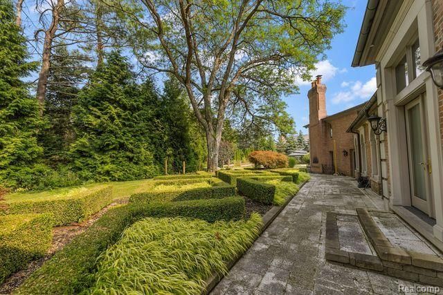 362 KESWICK Road, Bloomfield Hills, MI 48304