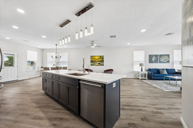 106 Quayside Drive, Tiki Island, TX 77554