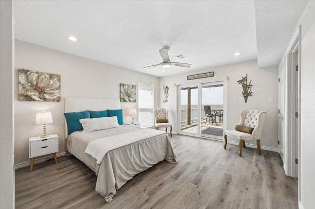 106 Quayside Drive, Tiki Island, TX 77554
